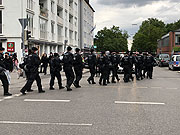 Demonstration „Silent Protest – Sag Nein zu Rassismus“  -  dann wurden weitere Demonstranten auf dem Königsplatz oin München gelassen (©Foto: Martin Schmitz)